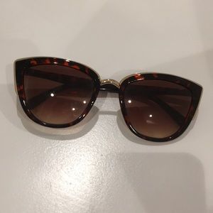 CAT EYE SUNGLASSES